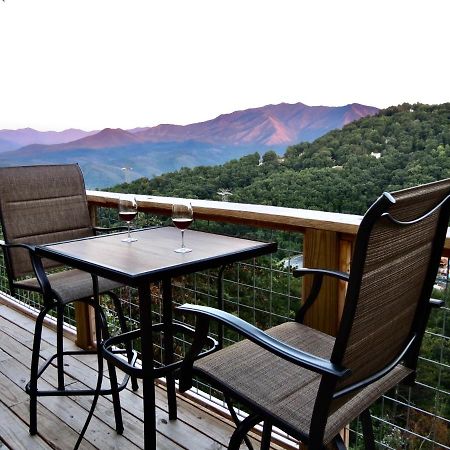 Million Dollar Views! 4 Bedroom, Sleeps 9, Close To National Park And 5 Mi To Gatlinburg! Bagian luar foto